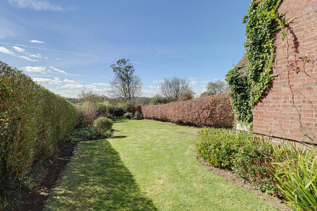 Additional image 14 of New Fiddlers Hill, Harpenden, AL5