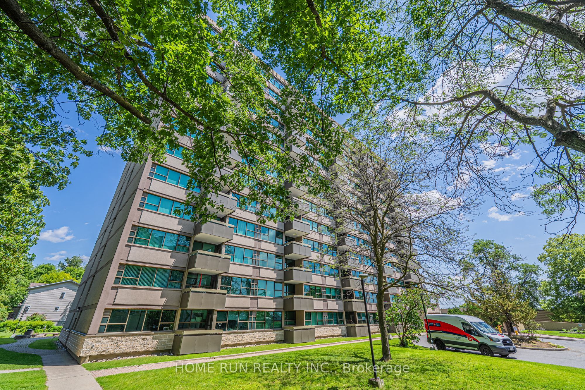 Additional image 3 of 1111-555 Brittany Drive, Ottawa, ON, K1K 4C5