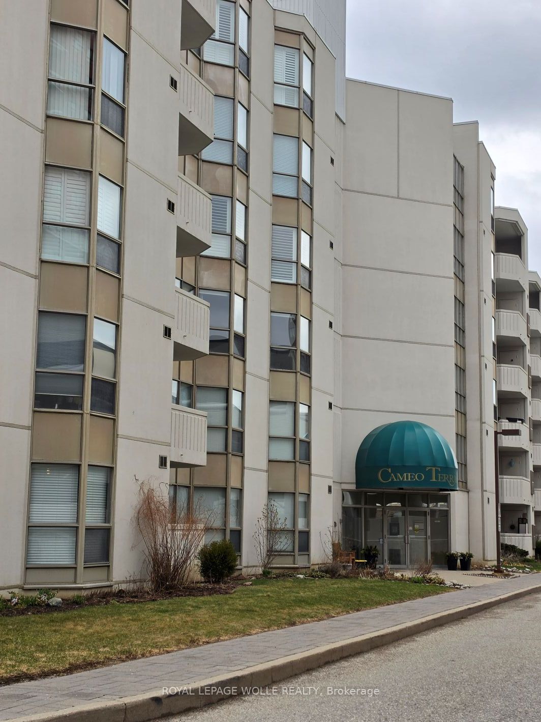 204-3267 King Street E, Kitchener, ON, N2A 4A4