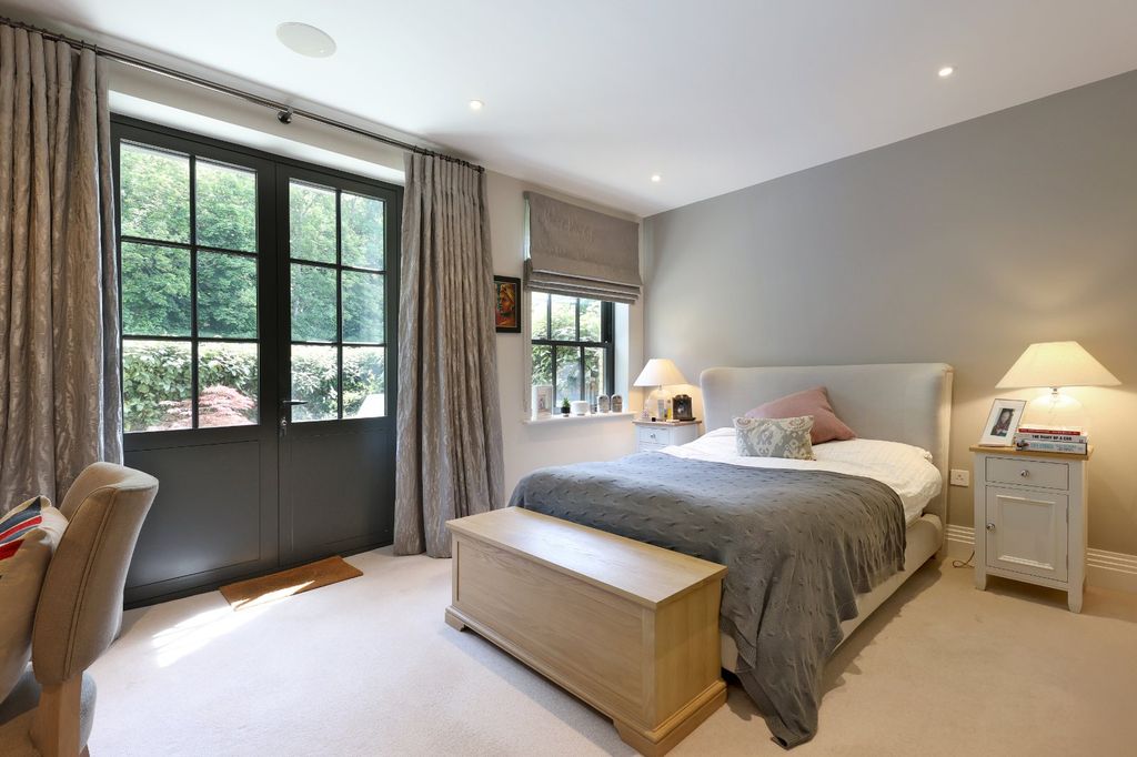 Additional image 10 of 2 bed flat for saleGlen Island, Taplow, Buckinghamshire SL6
