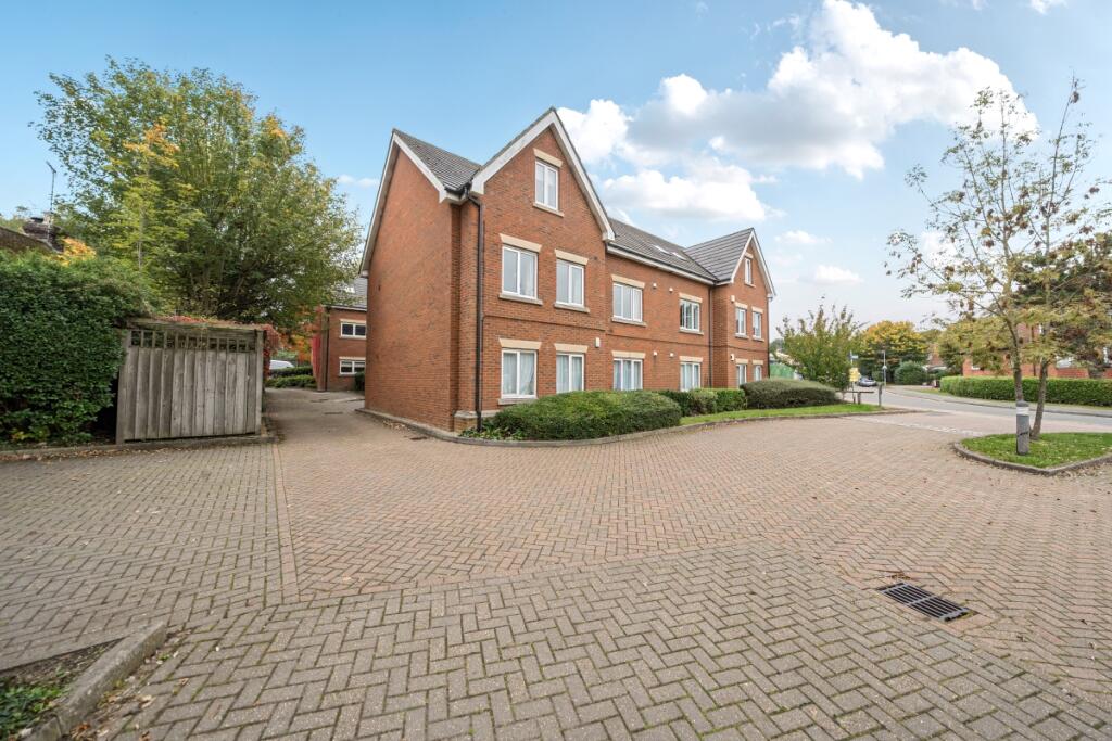 Additional image 2 of Roundwood Lane Harpenden AL5