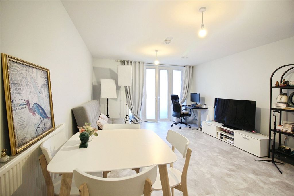 Additional image 7 of 1 bed flat for saleOscar Wilde Road, Reading RG1