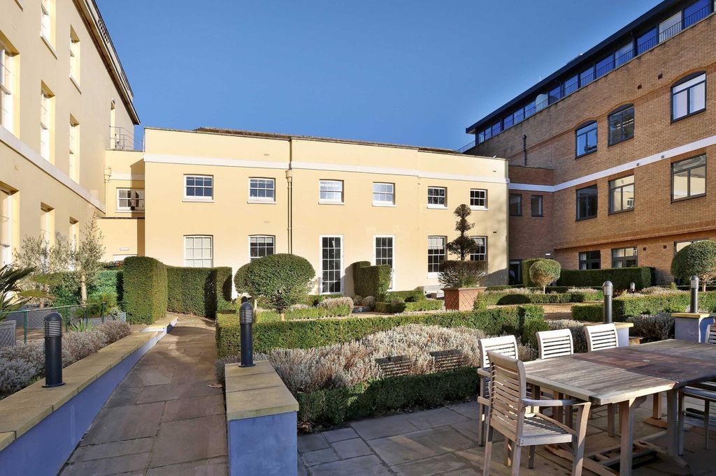 Additional image 9 of 3 bed flat for saleWesthorpe Park, Marlow, Buckinghamshire SL7