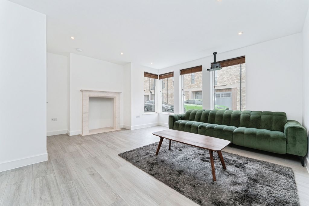 Additional image 9 of 4 bed semi-detached house for saleTurvill Place, Cambridge CB4