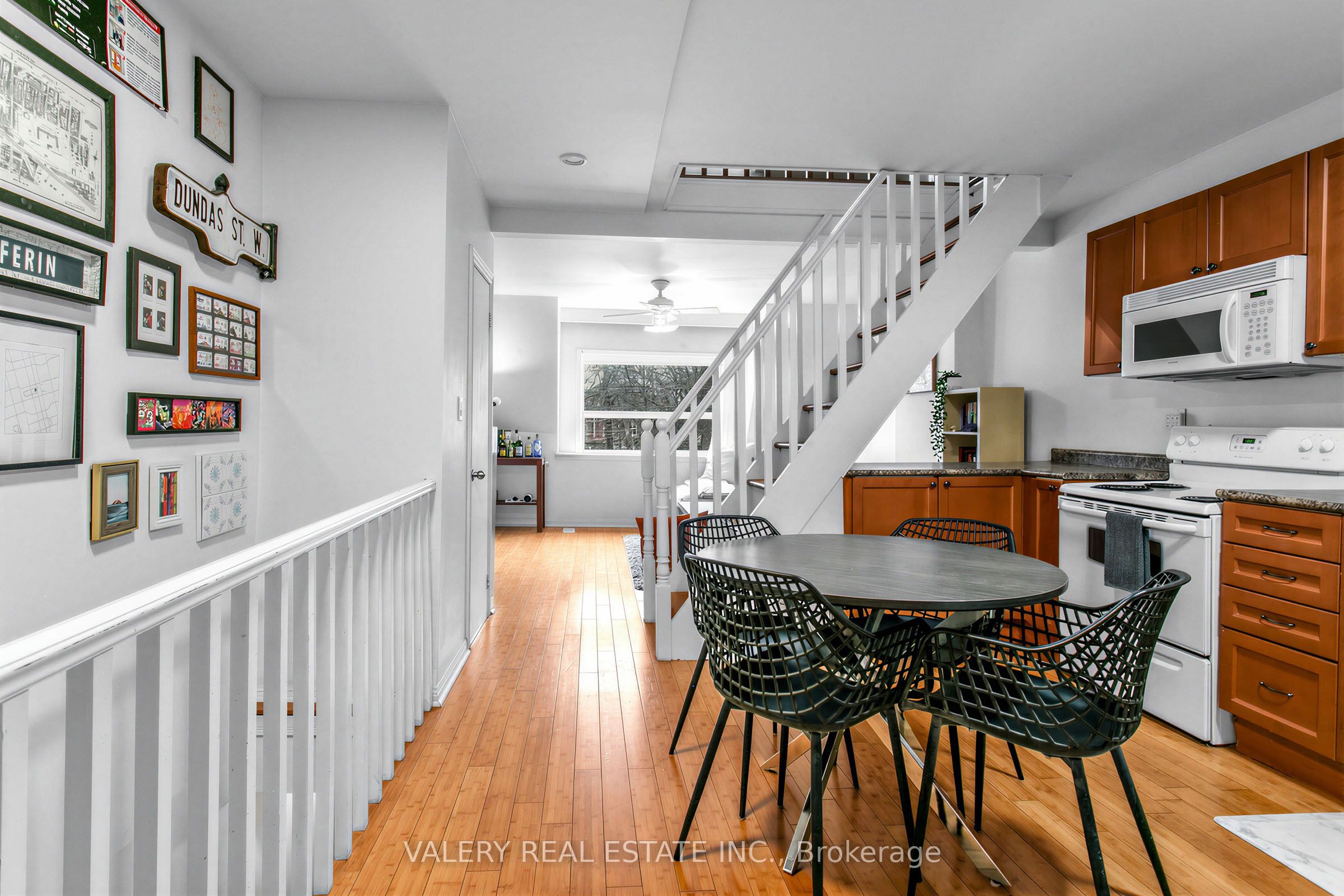 1060 Dundas Street W, Toronto, ON, M6J 1W8