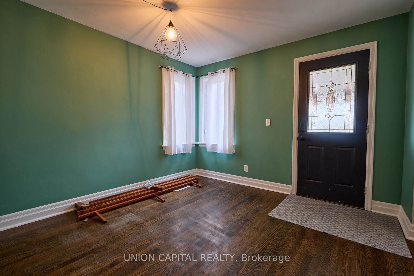 Upper-269 Haig Street, Oshawa, ON, L1G 5N9