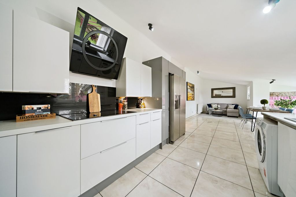 Additional image 17 of 3 bed detached bungalow for saleAyr Road, Newton Mearns G77