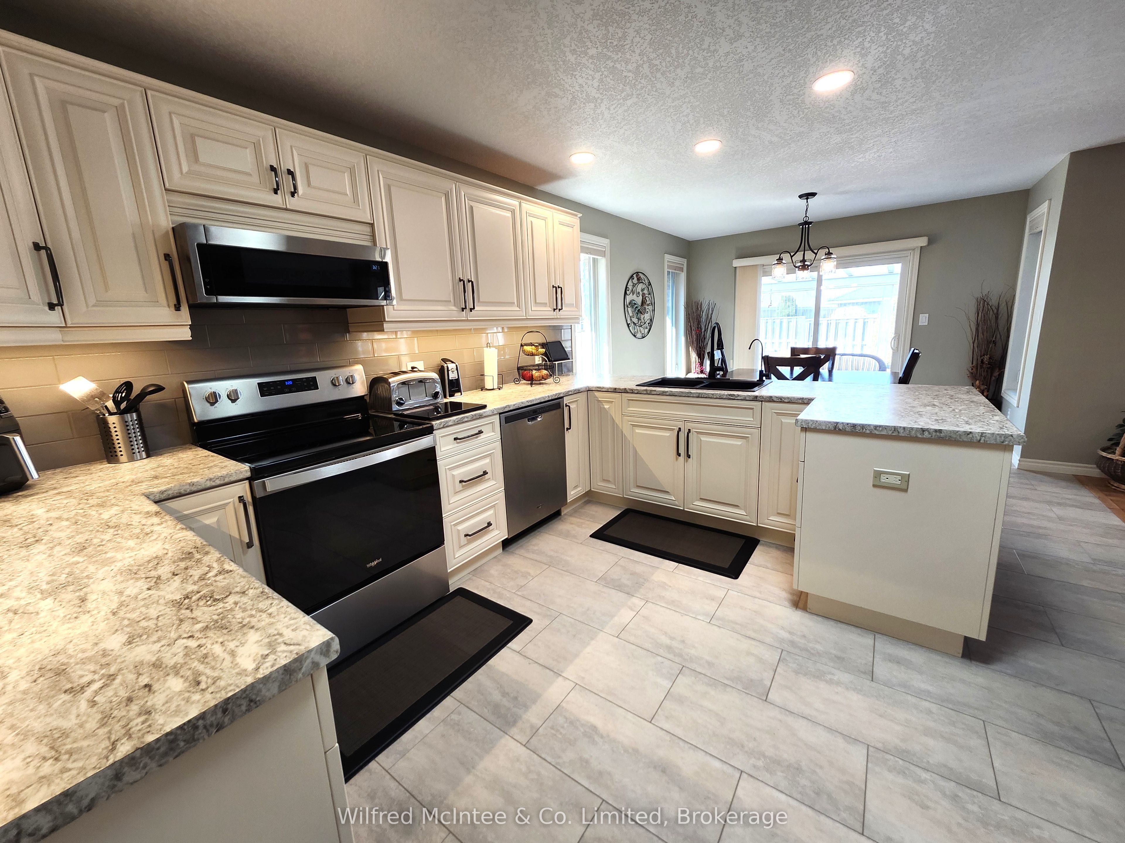 Additional image 6 of 230 4th Street Crescent, Hanover, ON, N4N 3S2