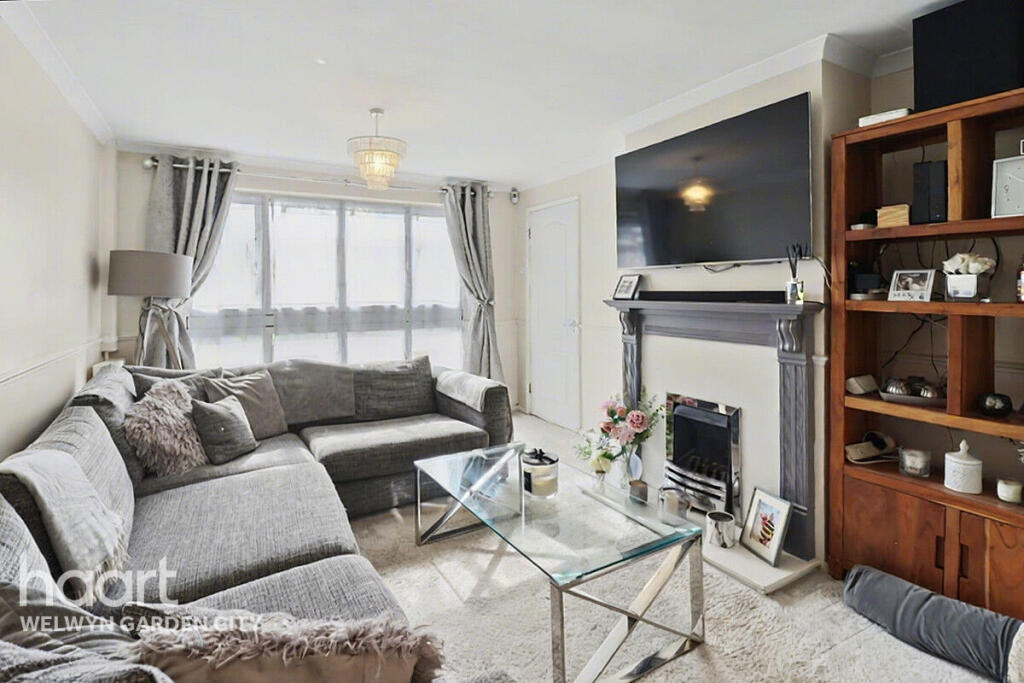 Gorse Close, Hatfield photo 3