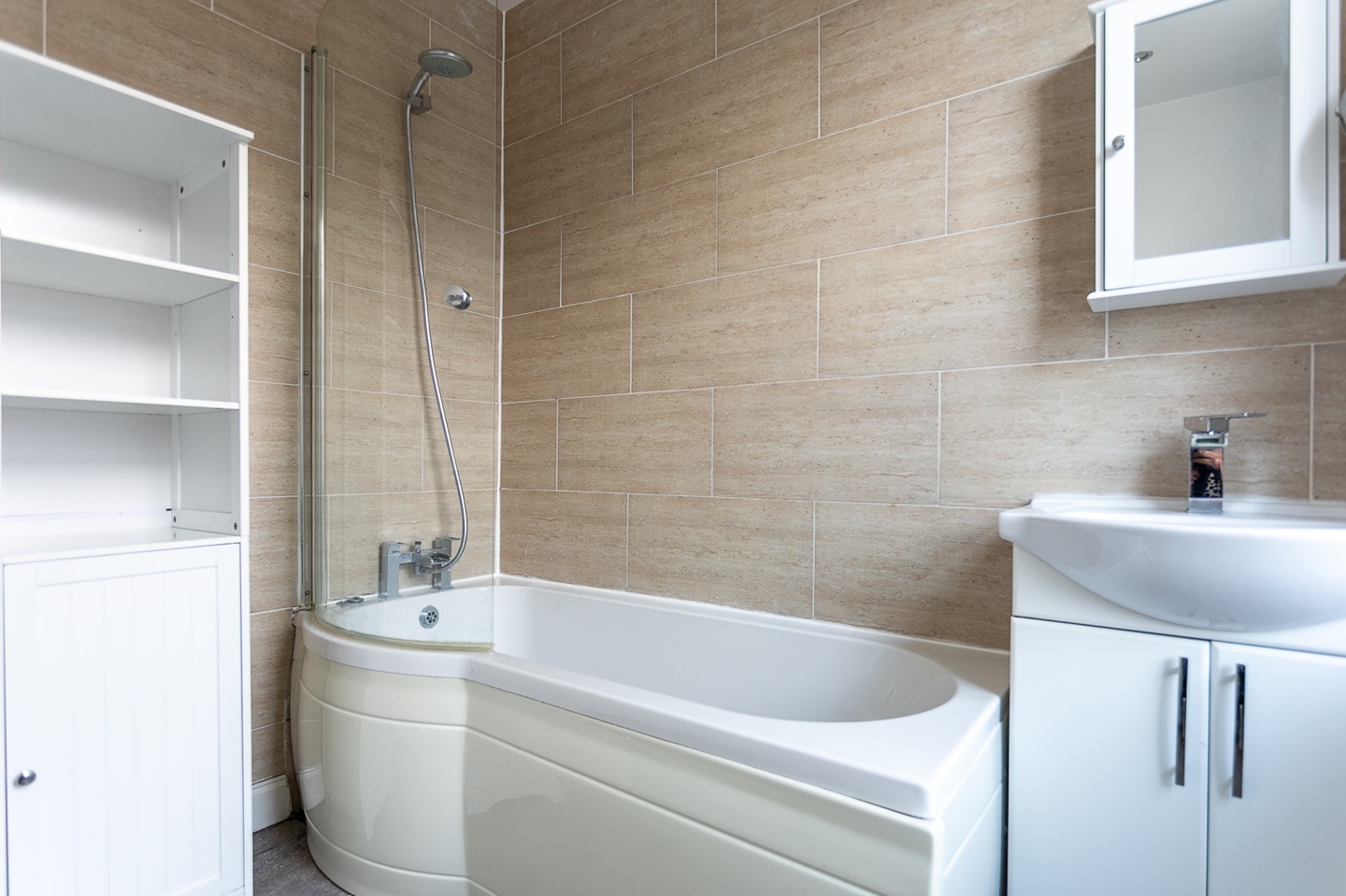 2 Bed Terraced House, Cecil Mount, LS12, N1 7GU photo 3