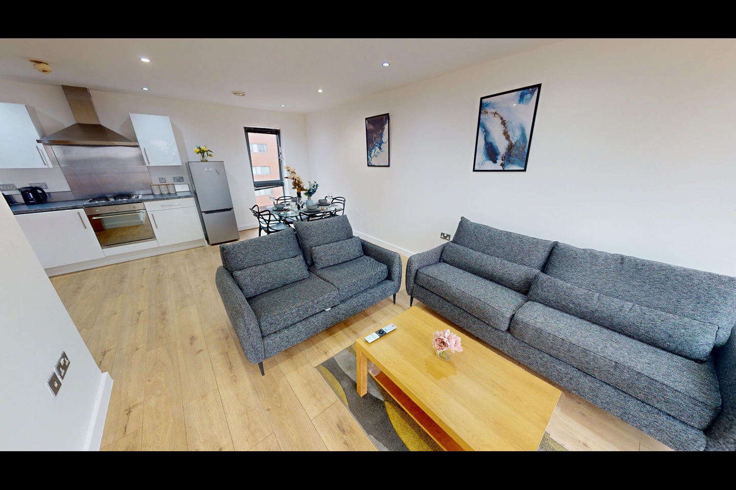2 Bed Flat, The Reach, L3, N1 7GU photo 2