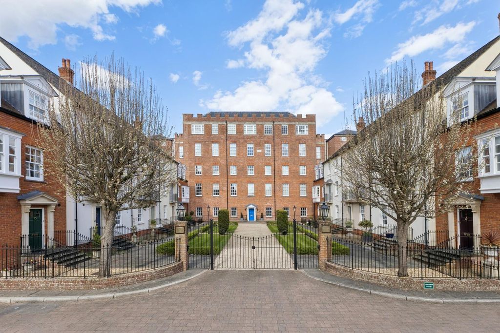 2 bed flat for saleCrane Bridge Road, Salisbury SP2