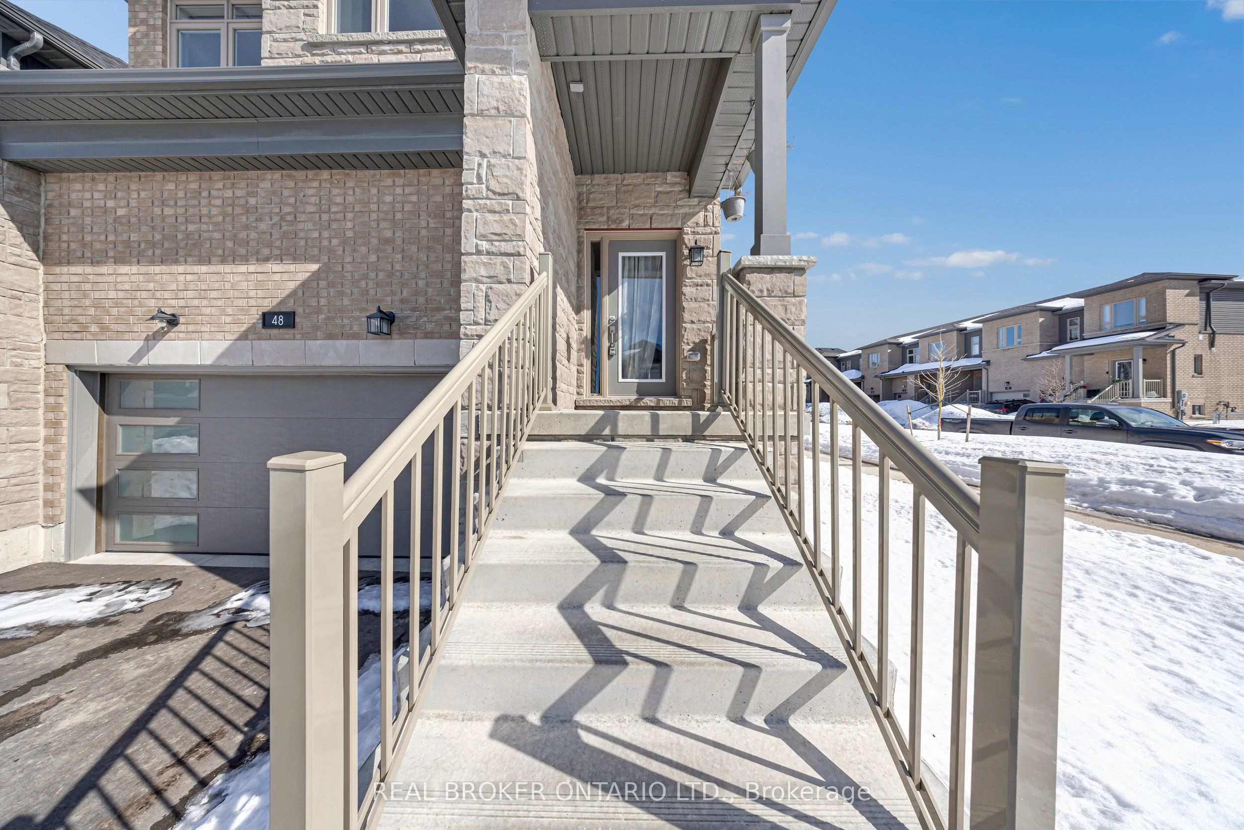 48 Barnyard Trail, Barrie, ON, L9J 0C2 photo 3