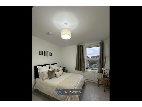 Churchfield Road, London W3, Room to rent