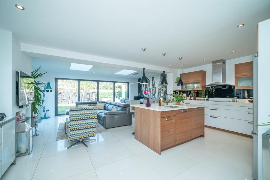 Princess Diana Drive, St. Albans photo 2