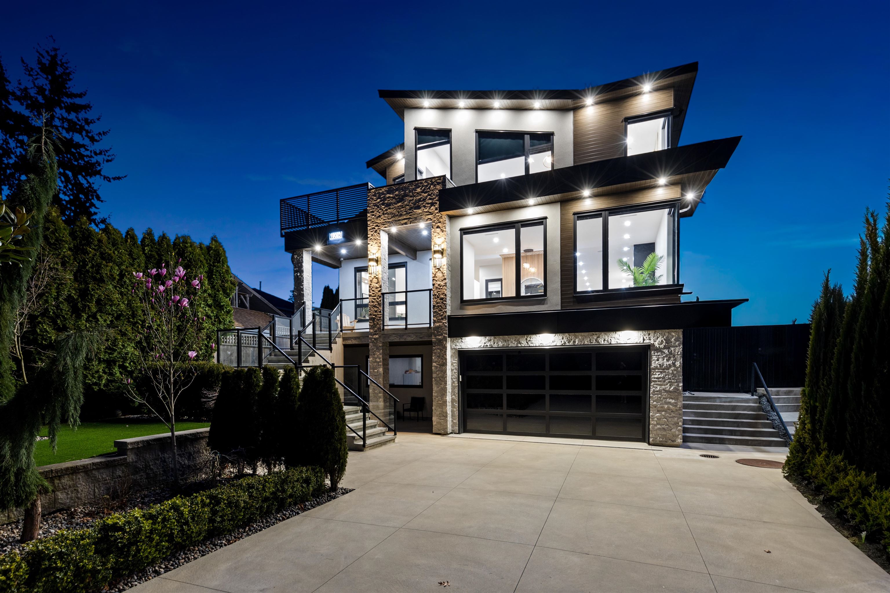 19023 61a Avenue, Surrey, BC, V3S 8C8