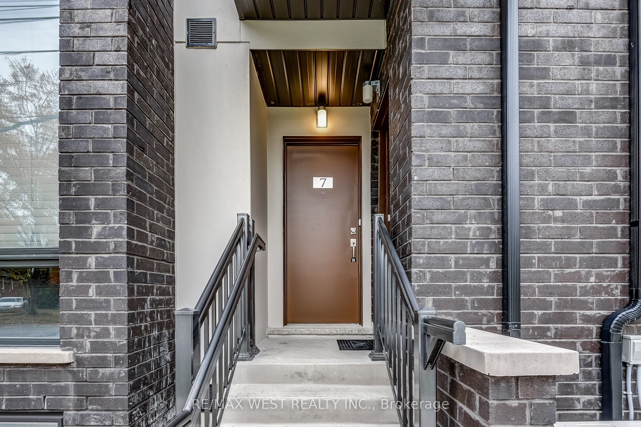Additional image 4 of Th7-24 Fieldway Road, Toronto, ON, M8Z 3L1