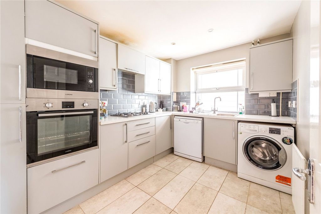 Additional image 2 of 2 bed flat for saleChatsworth Square, Hove, East Sussex BN3
