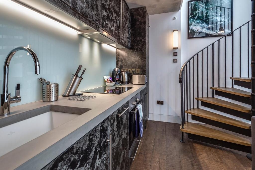 1 Bed Flat, Bourchier St, W1D, N1 7GU photo 4