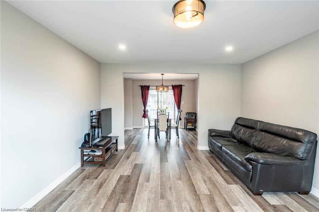 Upper-72 Ingleside Drive, Kitchener, ON, N2M 2G8 photo 3