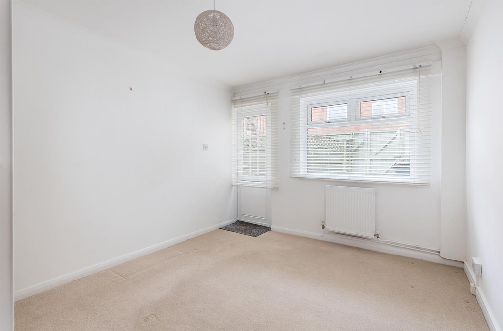 Additional image 7 of 2 bed flat for saleCowes, Isle Of Wight PO31
