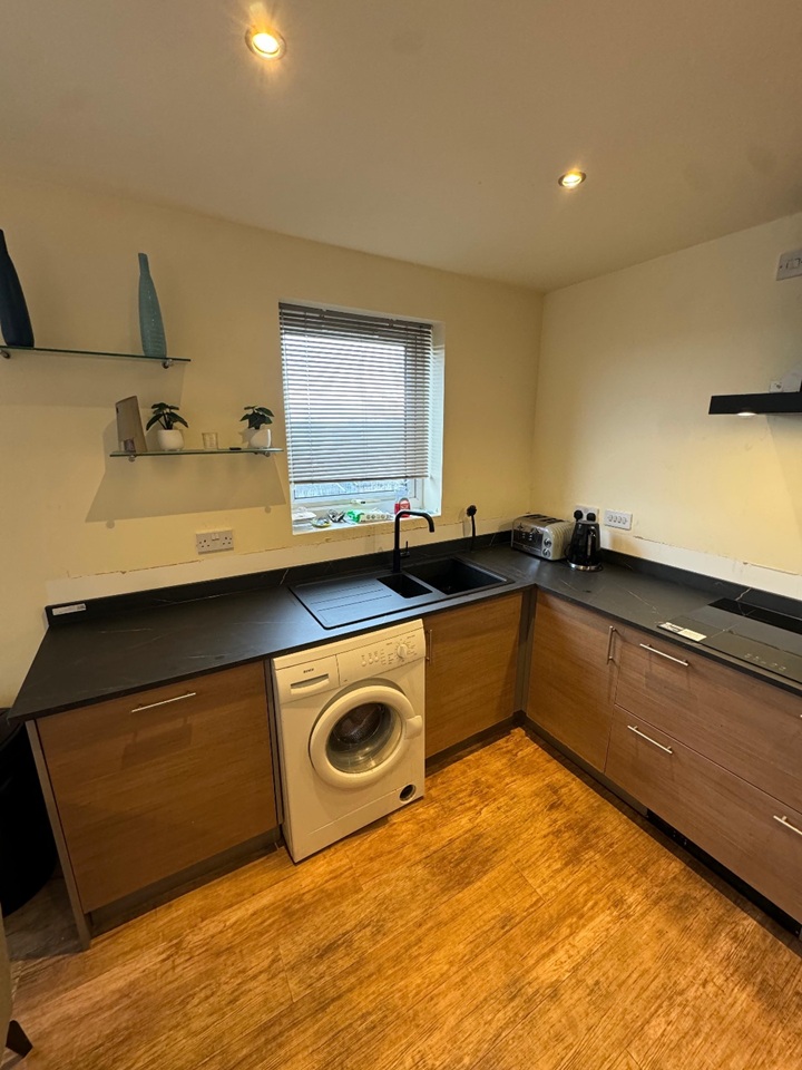 2 Bed Flat, Arncliffe Road, LS16, N1 7GU photo 5