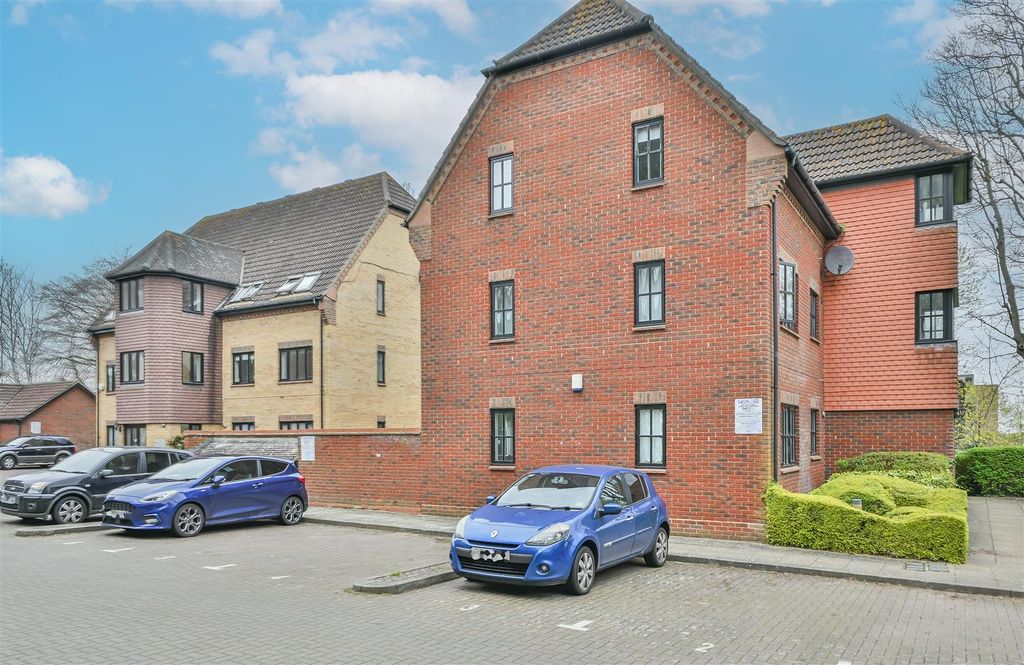 Additional image 8 of 1 bed flat for saleSawyers Hall Lane, Brentwood CM15