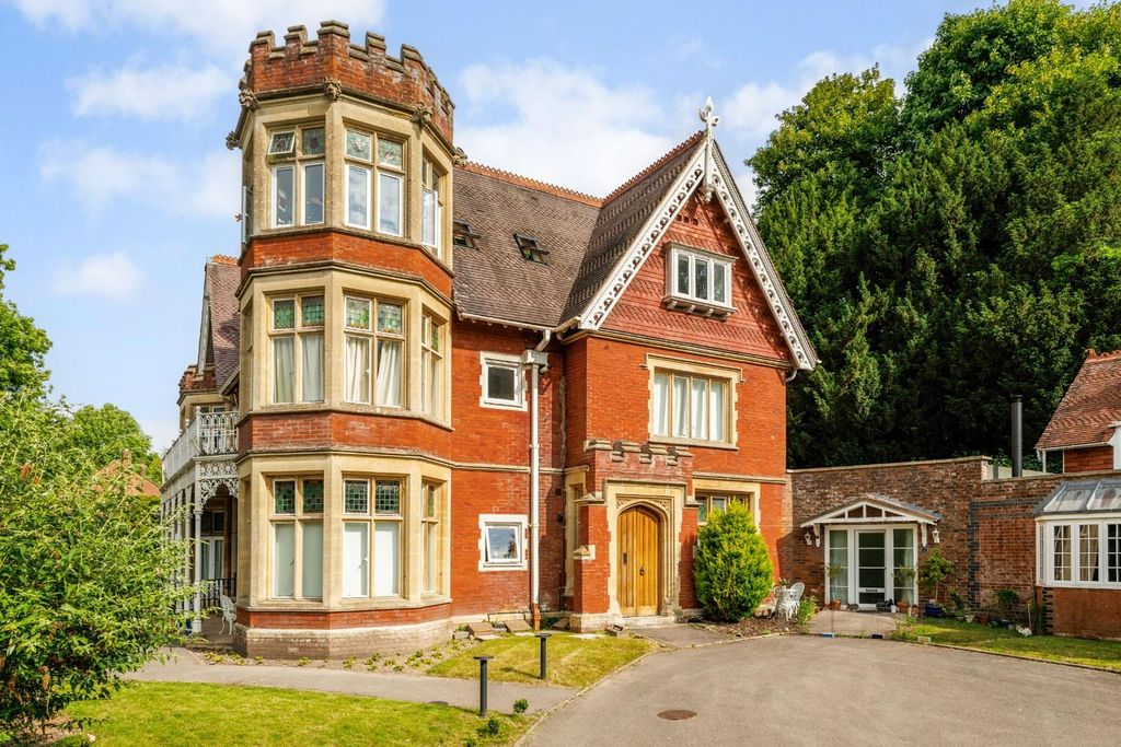 2 bed flat for saleHughendon Manor, Petersfinger, Salisbury SP5