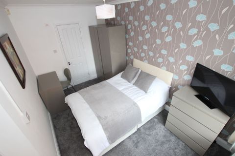 Erleigh Court Gardens, Earley RG6, Room to rent