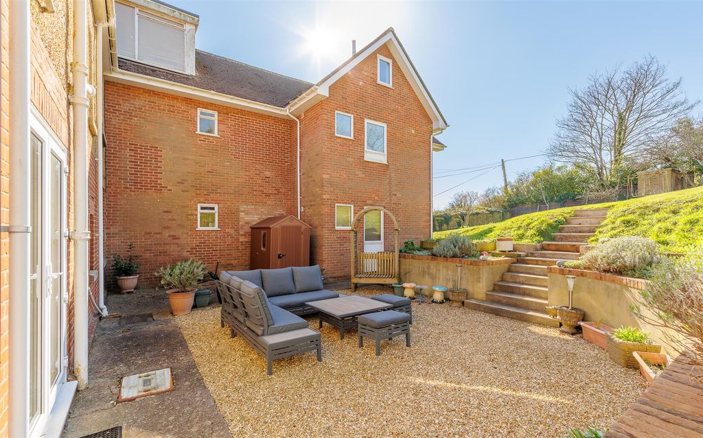 Additional image 8 of 6 bed detached house for saleNewport, Isle Of Wight PO30