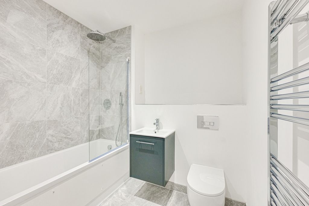 Additional image 9 of 1 bed flat for saleHigh Street, Rayleigh SS6