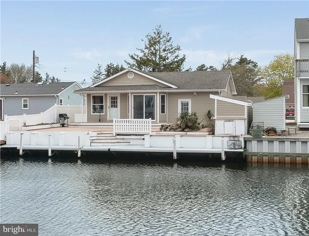 9 Albatross Point, Bayville, NJ 08721
