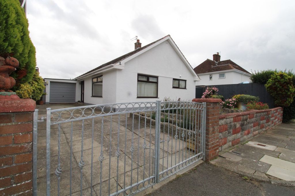 3 bed detached bungalow for saleOrchard Drive, Porthcawl, Bridgend. CF36