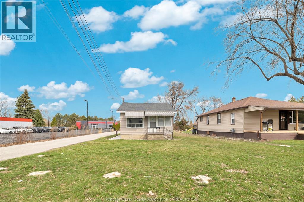 9572 Tecumseh Road, Windsor, ON, N8R1A2