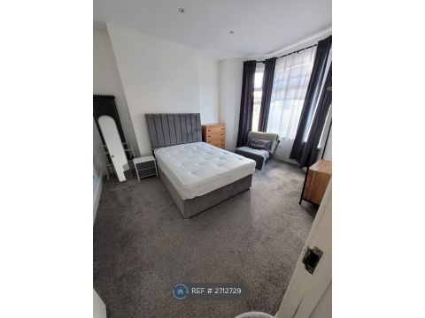 Cowbridge Road East, Cardiff CF5, Room to rent