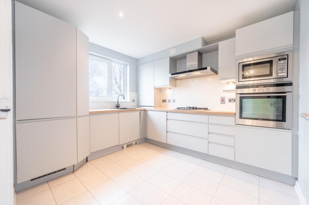 2 Bed Flat, Bearsden, G61, N1 7GU photo 4