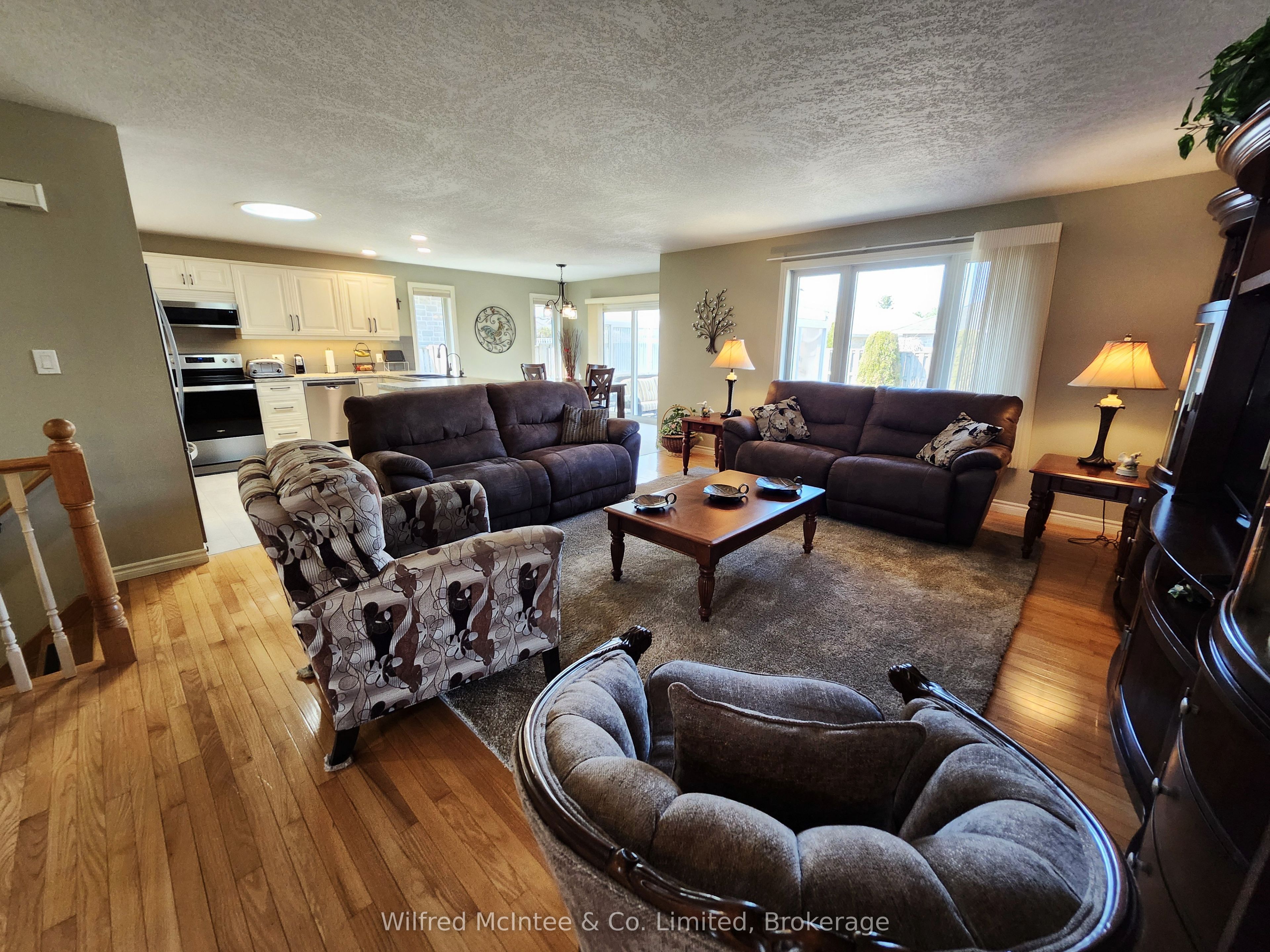Additional image 2 of 230 4th Street Crescent, Hanover, ON, N4N 3S2