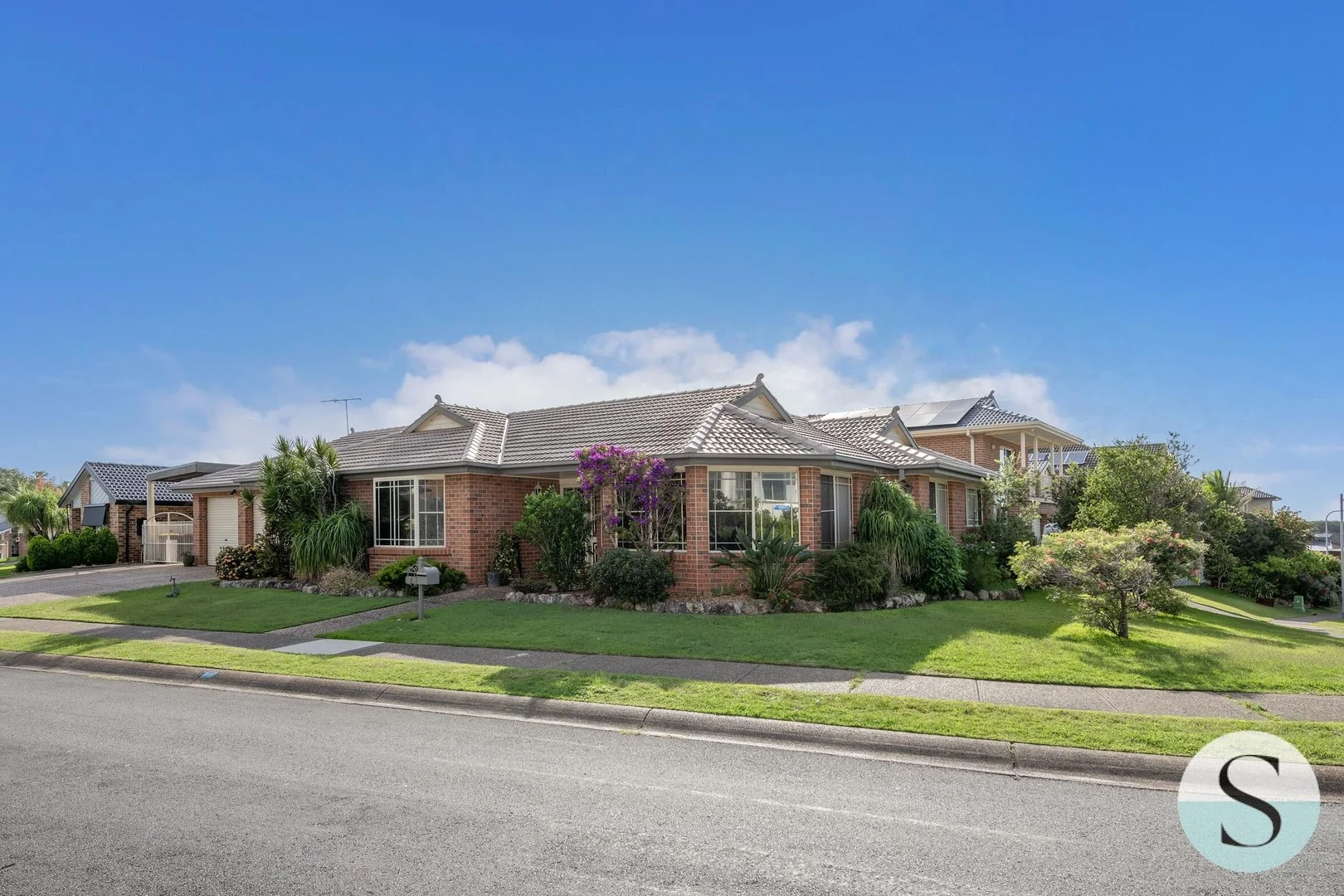7 Seaspray Close, Caves Beach NSW 2281