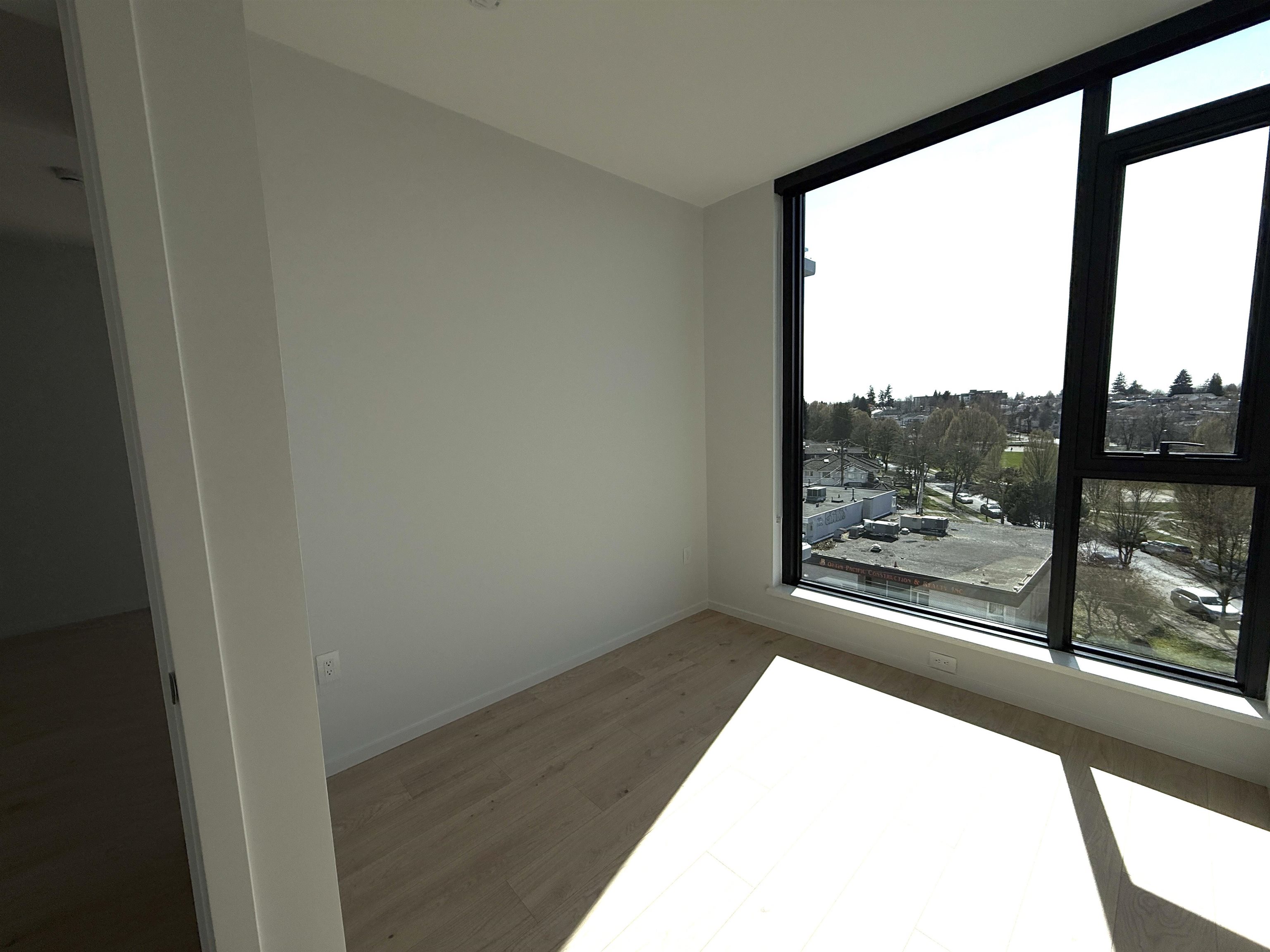Additional image 5 of 5XX-2729 Kingsway , Vancouver, BC, V5R 0M6
