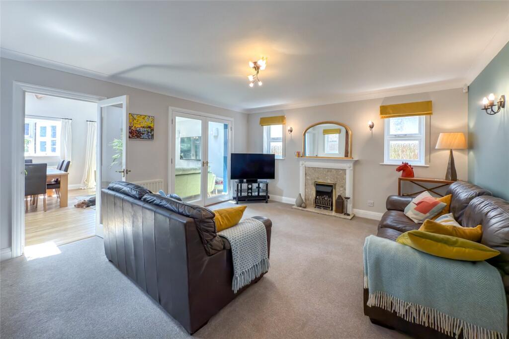 Hatfield Road, St. Albans, Hertfordshire, AL4