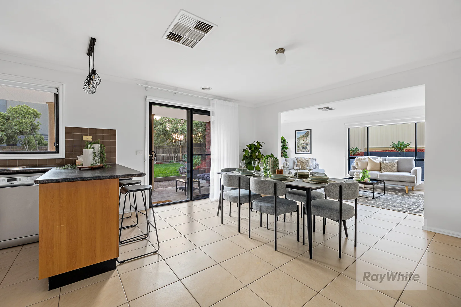 4 Newman Close, Bundoora VIC 3083 photo 5