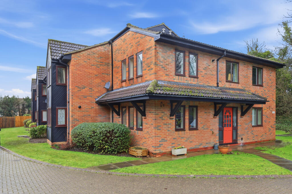 The Beeches, Park Street, St. Albans photo 4
