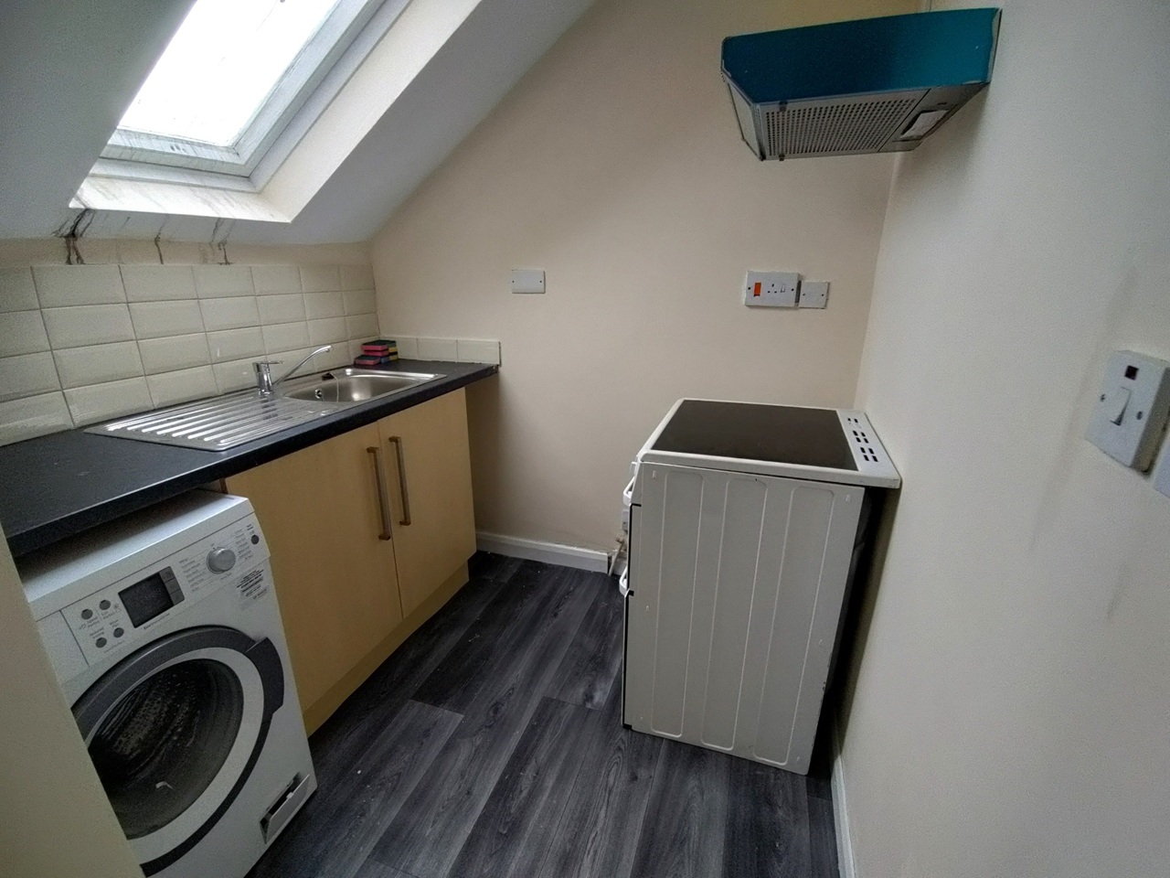 1 Bed Flat, Birmingham Road, B70, N1 7GU photo 3
