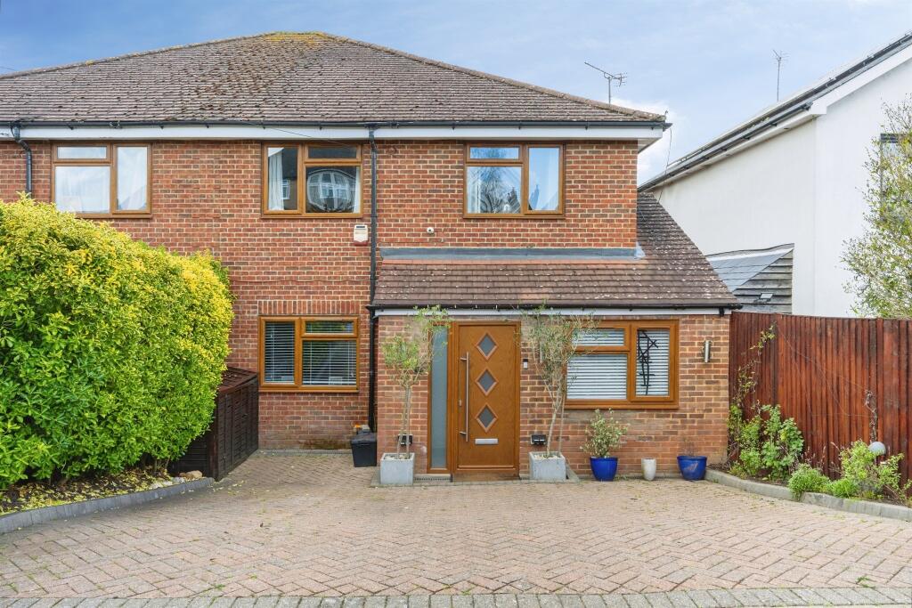 Mount Drive, Park Street, St. Albans