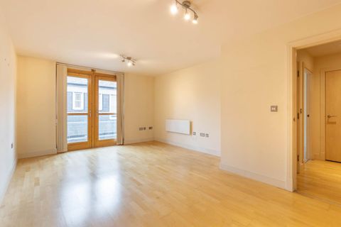 Temple House, 24 Temple Street B2