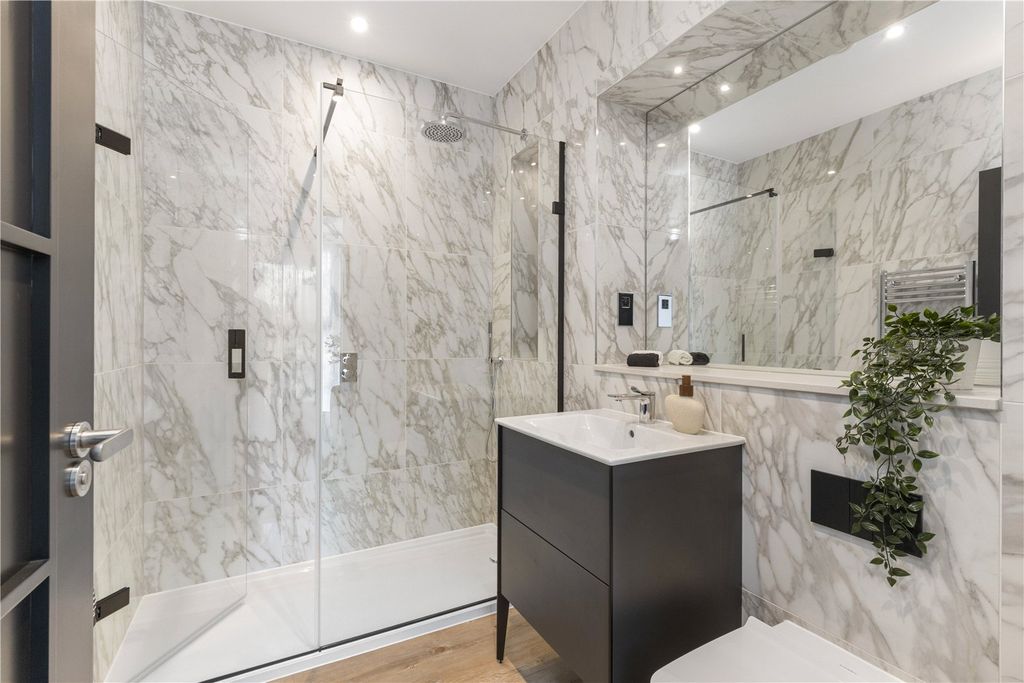 Additional image 18 of 3 bed flat for saleMadeira Walk, Ascot, Berkshire SL5