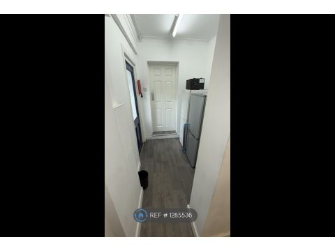 Lydford Street, Salford M6, Room to rent