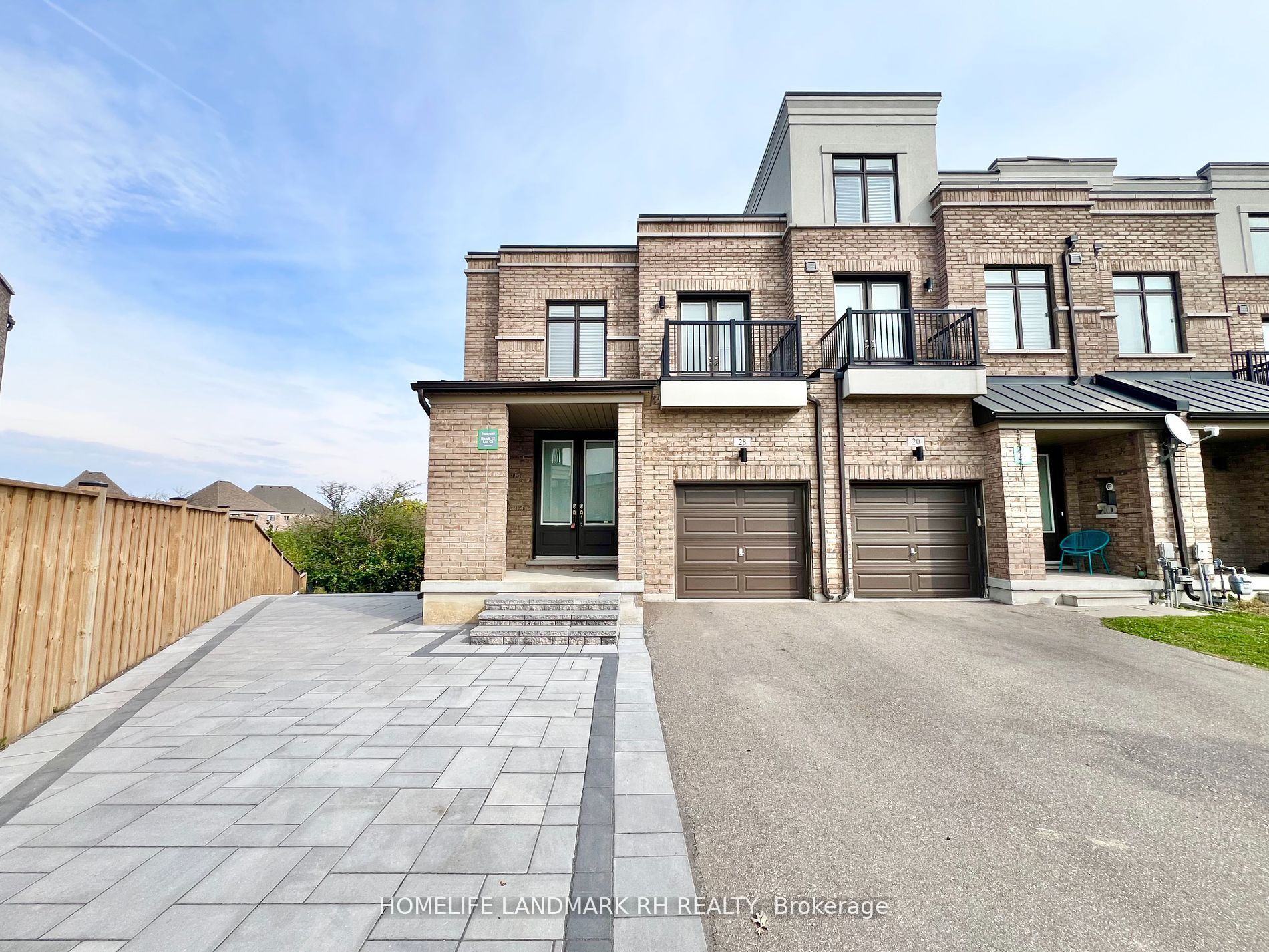 28 Elyse Court, Aurora, ON, L4G 2C9