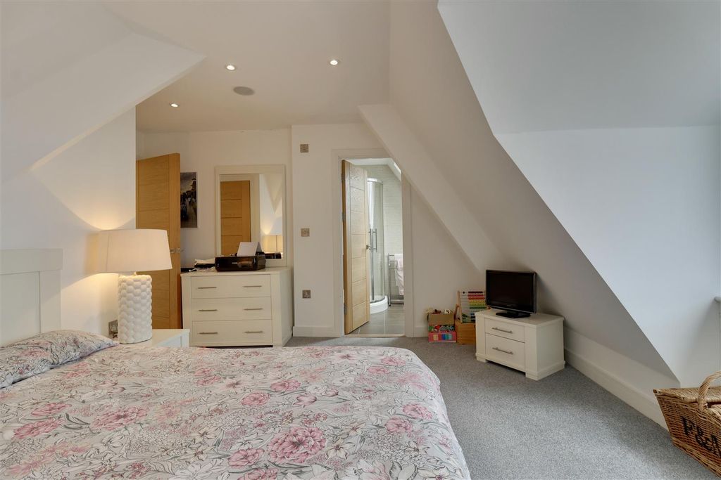 Additional image 18 of 2 bed flat for saleSt. Helens Parade, Southsea PO4