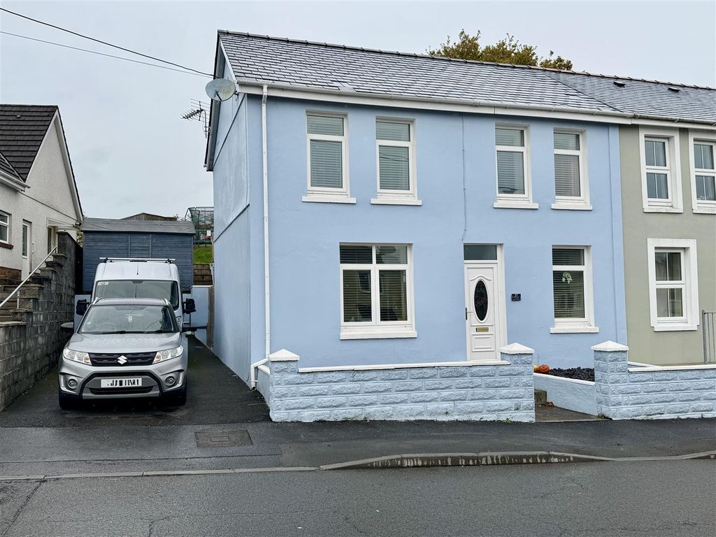 3 bed semi-detached house for saleBlaenau Road, Llandybie, Ammanford SA18
